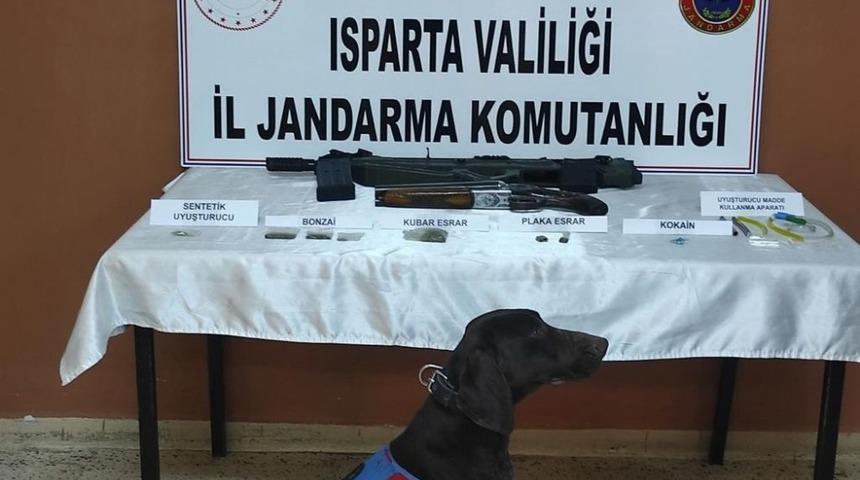 Isparta’da gençlere uyuşturucu satan zehir taciri yakalandı