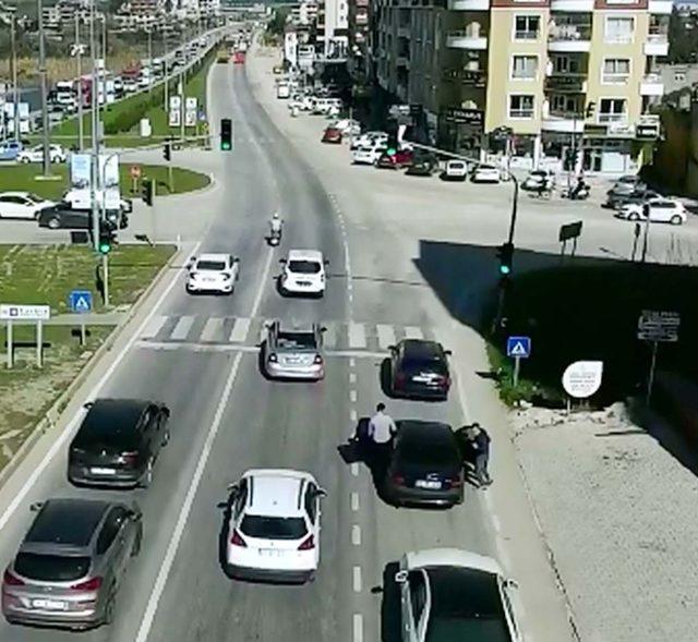Hatay’da şoför değişimi yapan araçtakiler drone tarafından tespit edildi 1