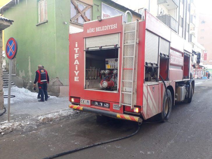 Ağrı’da korkutan yangın G2