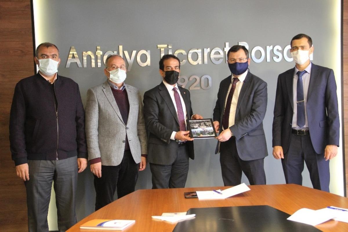 ATB Başkanı Ali &Ccedil;andır: " Kota sebebiyle Rusla domatesi daha pahalı yiyor"