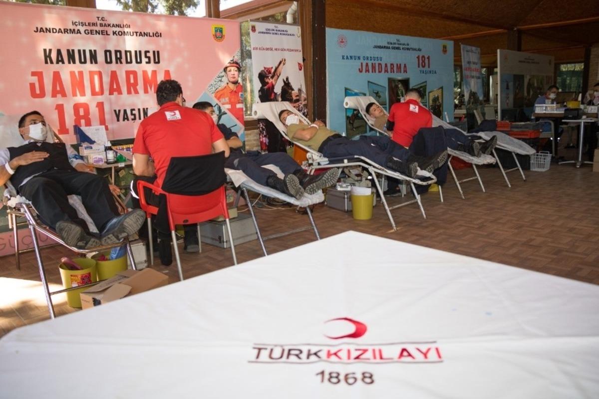 Antalya İl Jandarma Komutanlığına &ldquo;2020 yılının Kurumsal Kan Bağış&ccedil;ısı Altın &Ouml;d&uuml;l&uuml;&rdquo;