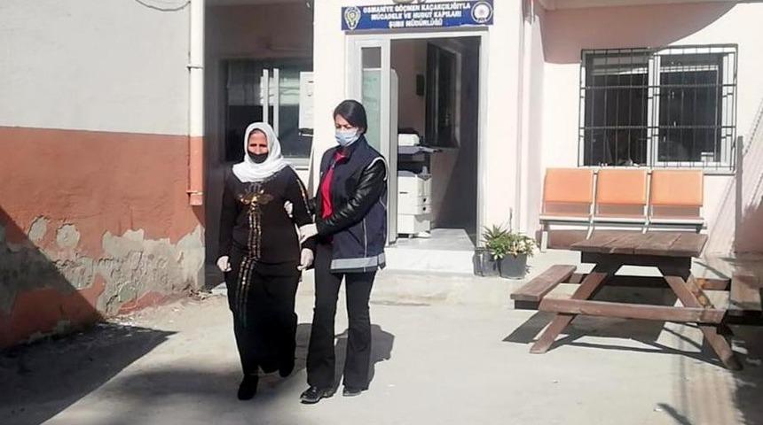 Bulaşıcı hastalık kodundan T&uuml;rkiye&rsquo;ye giriş yasağı olan Suriyeli kadın yakalandı
