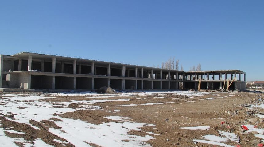 B&uuml;nyan Ticaret Merkezi inşaatı devam ediyor