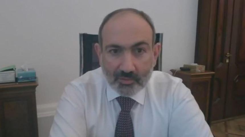 Ermenistan'da neler oluyor?: Başbakan Nikol Paşinyan ordunun istifasını istemesi sonrası 'Bu darbe girişimi' dedi, halkı meydanlara &ccedil;ağırdı