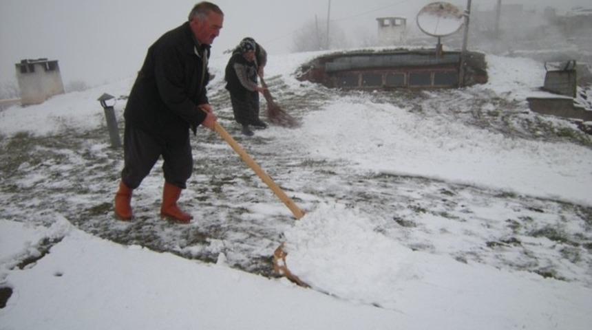 Posof’ta  kar hayatı olumsuz etkiliyor