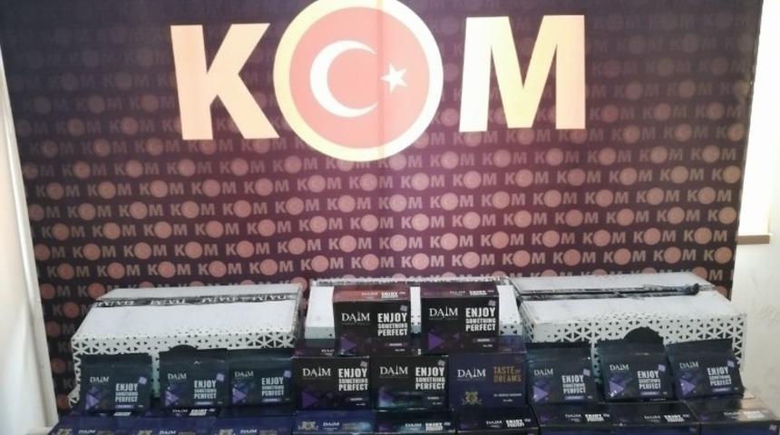 Ş&uuml;pheli ara&ccedil;tan g&uuml;mr&uuml;k ka&ccedil;ağı nargile t&uuml;t&uuml;n&uuml; &ccedil;ıktı