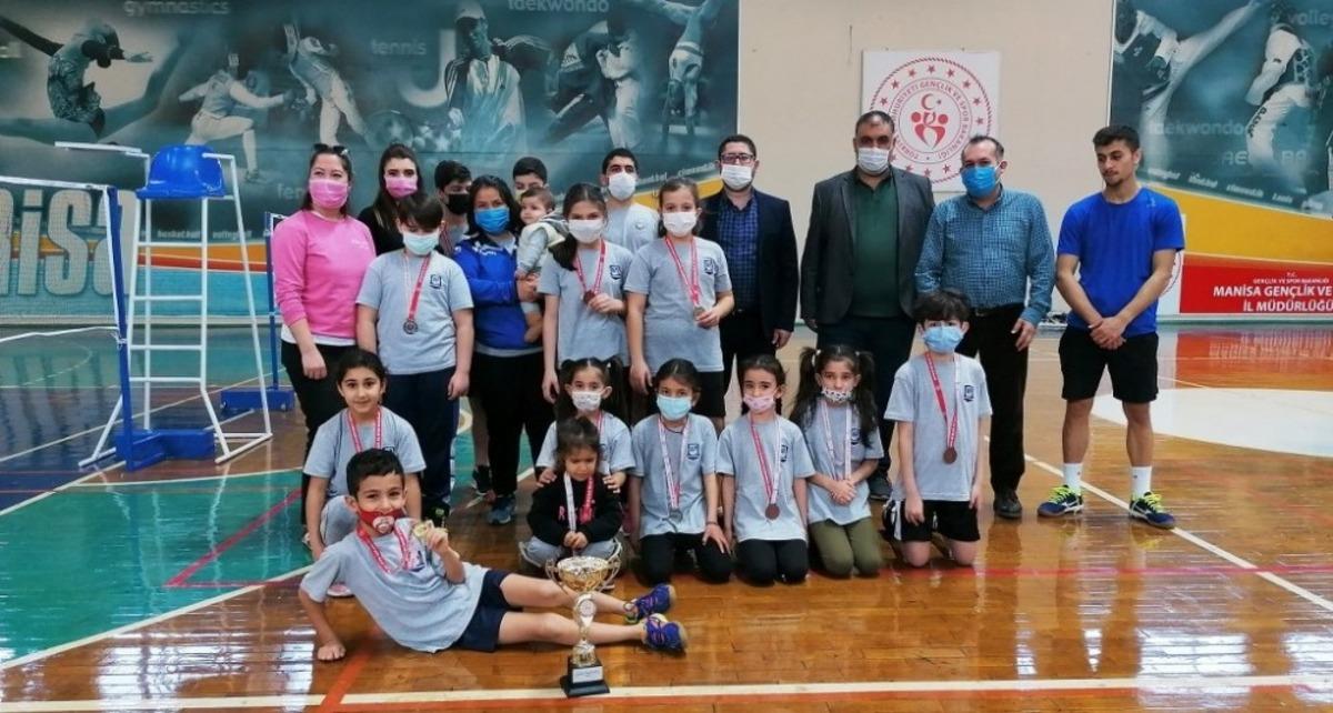 Yunusemreli badmintonculardan 13 madalya