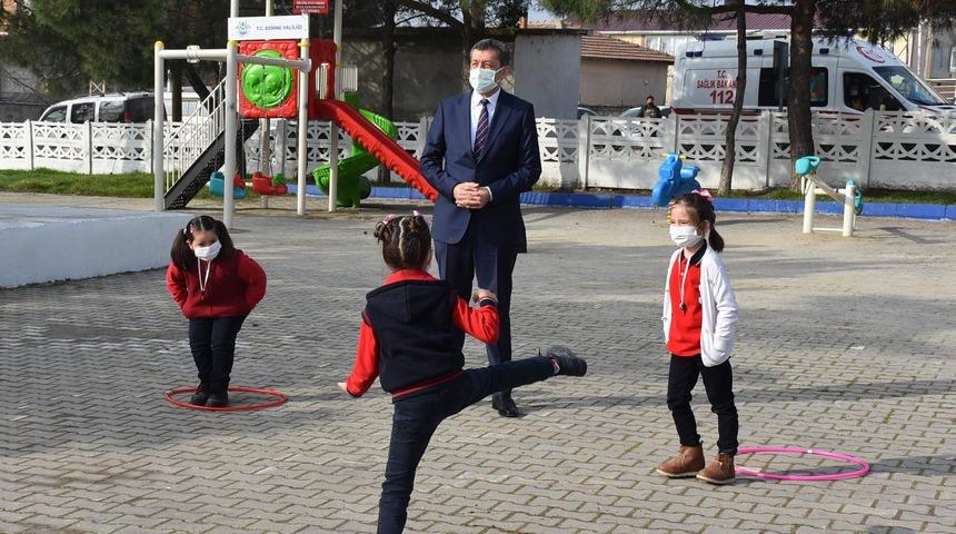 Bakan Selçuk'tan yüz yüz eğitim açıklaması: Okulları peyderpey açma kararımız devam ediyor