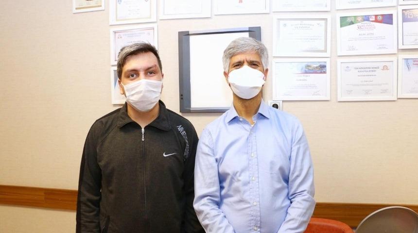 19 yıldır kendisini tedavi eden hekimini unutmadı