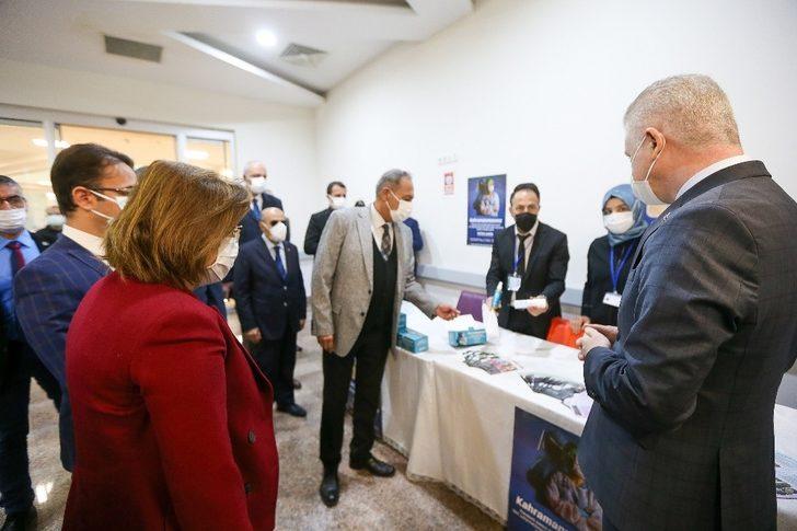 Şahin, ikinci doz aşısını olan yaşlı bireyleri hastanede ziyaret etti G2