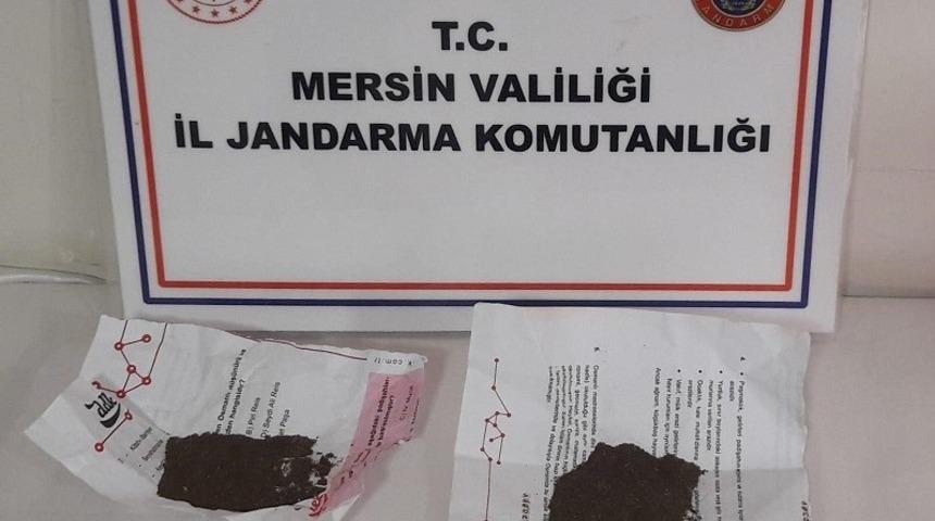 Ara&ccedil;ta uyuşturucu kullanan iki kişi su&ccedil;&uuml;st&uuml; yakalandı