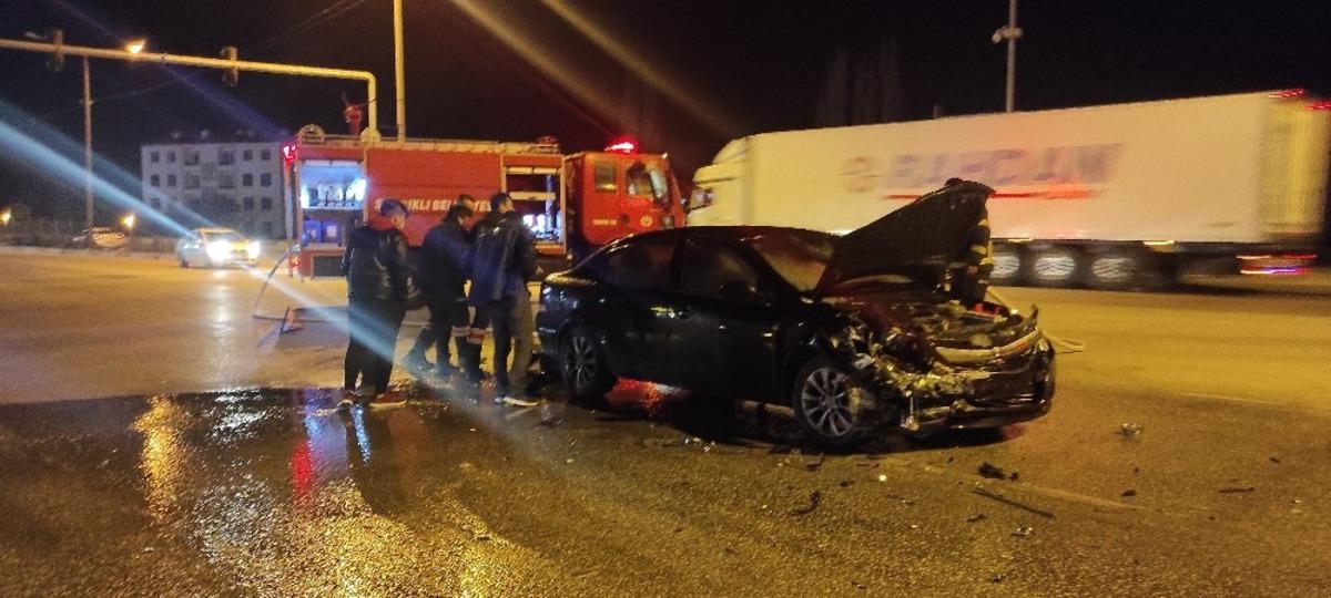 Kazada alev alan otomobilde 1 kişi yaralandı