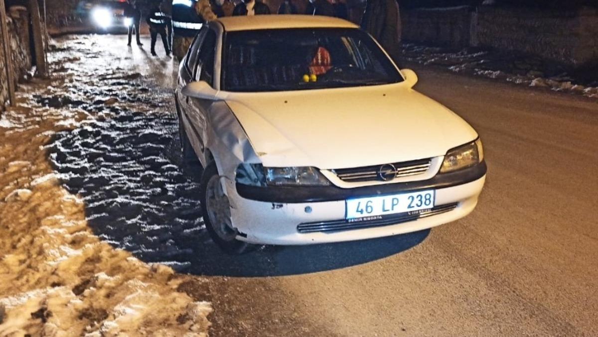 Otomobilin &ccedil;arptığı gen&ccedil; yaşamını yitirdi