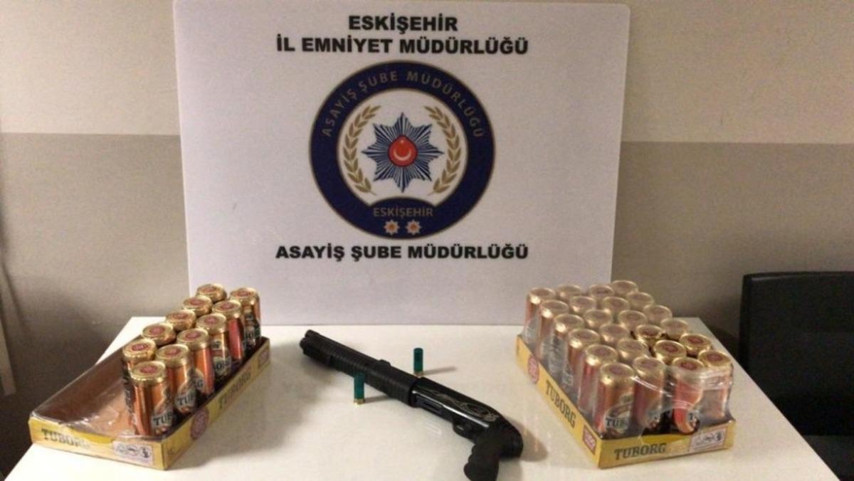 Derneğe kumar baskını: 24 g&ouml;zaltı