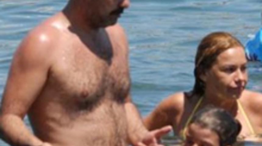 Sevgilisi ve Kızıyla Tatilde 