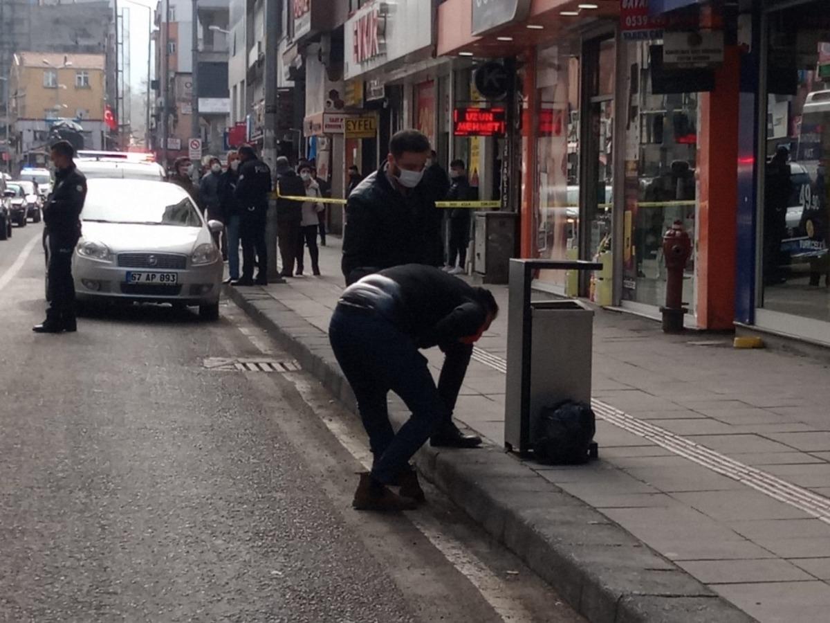 Ş&uuml;pheli paket ekipleri harekete ge&ccedil;irdi, cadde yaya ve ara&ccedil; trafiğine kapatıldı