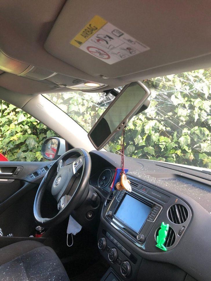 Beşiktaş’ta inşaattan düşen beton parçası iki araca zarar verdi G3