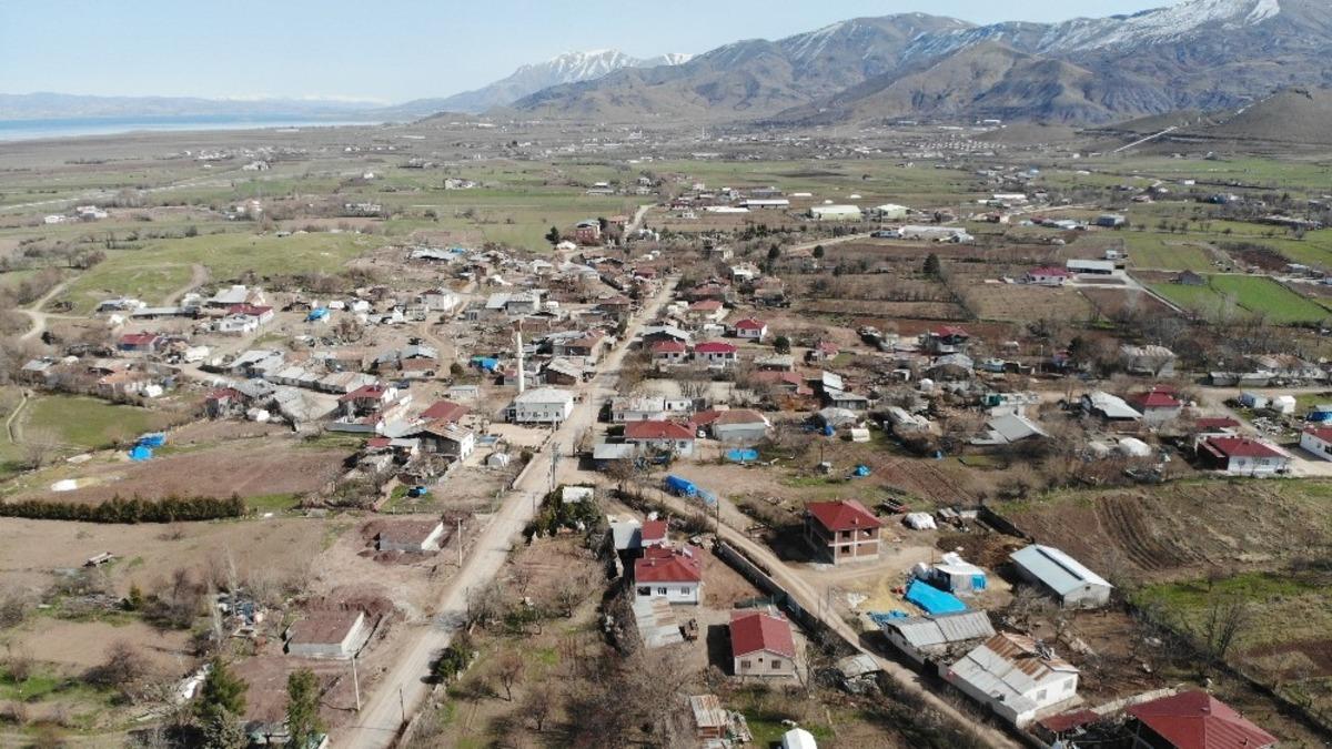 Elazığ&rsquo;da karantinaya alınan mahalle havadan g&ouml;r&uuml;nt&uuml;lendi