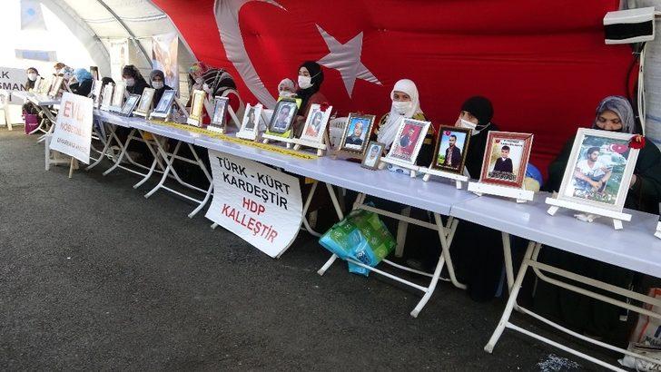 HDP önündeki aileler çocuklarını terörün kirli ellerinden kurtarmakta kararlı G1