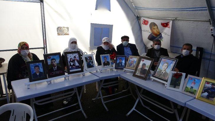 HDP önündeki aileler çocuklarını terörün kirli ellerinden kurtarmakta kararlı G3