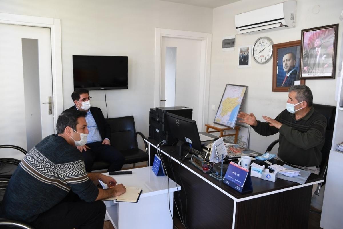 Konyaaltı Belediyesi, muhtarlarla tek tek g&ouml;r&uuml;şerek taleplerini dinliyor