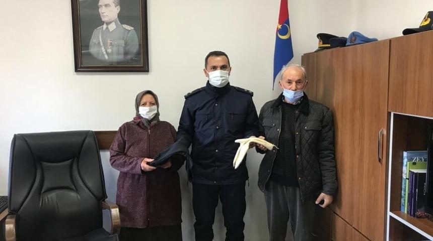 Doğudaki Mehmetçikler için yün çorap ördü