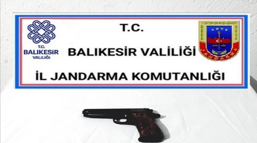 Balıkesir&rsquo;de jandarma 14 aranan şahsı yakaladı