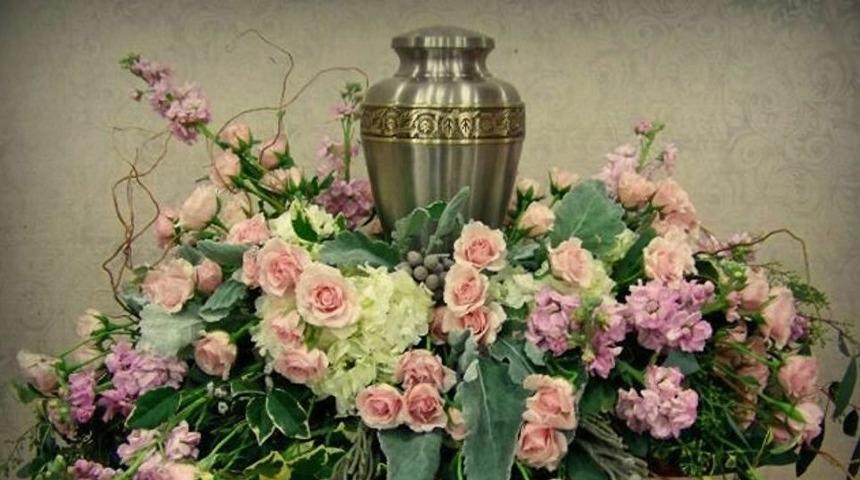 Babasının küllerini bulmak için ilan verdi!