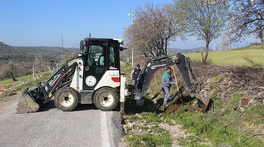 Burhaniye’de Bahadınlı yolu ağaçlandırıldı