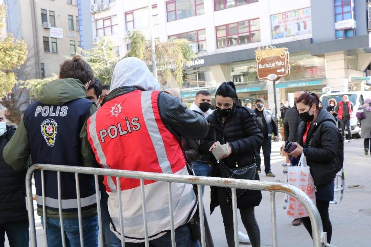 Kovid-19&rsquo;un pik yaptığı Samsun&rsquo;da denetimler artırıldı