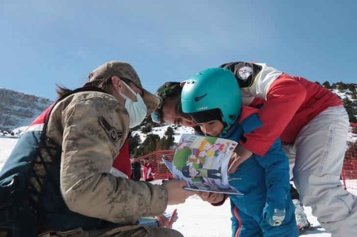 Jandarma, KADES uygulamasını tanıttı G1
