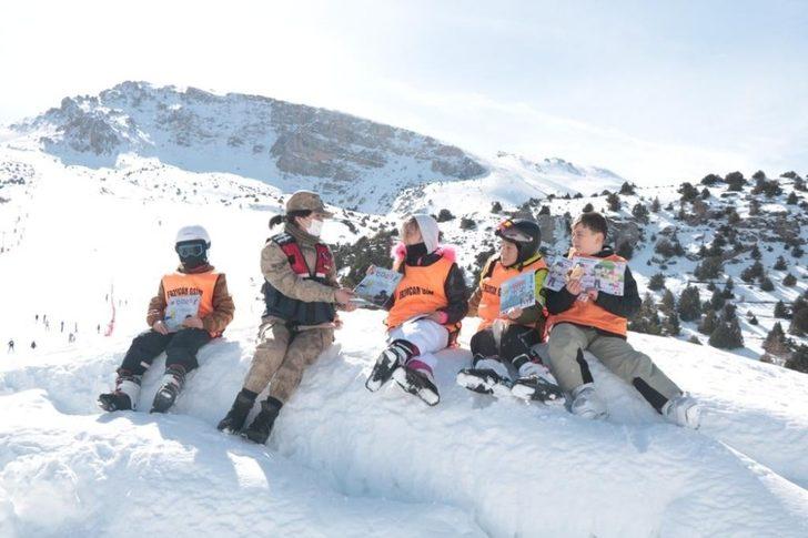 Jandarma, KADES uygulamasını tanıttı G3