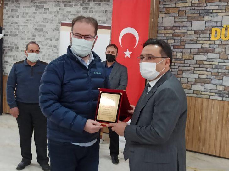 Vali Çiçek’ten hayırseverlere plaket G1
