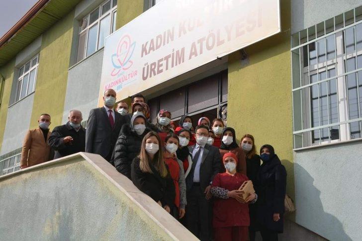 Vali Çiçek’ten hayırseverlere plaket G4