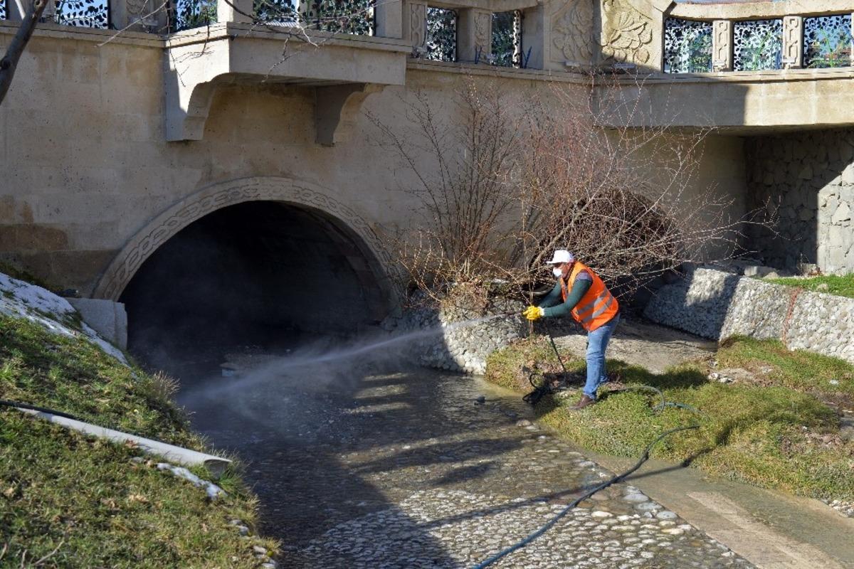Isparta Belediyesi larva ile m&uuml;cadele &ccedil;alışmalarına başladı