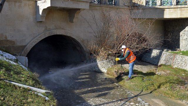 Isparta Belediyesi larva ile mücadele çalışmalarına başladı