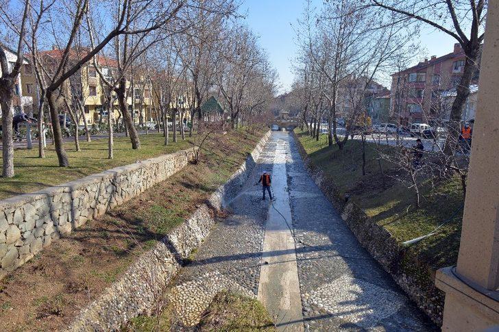 Isparta Belediyesi larva ile mücadele çalışmalarına başladı G2
