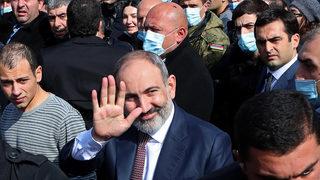 Son Dakika! Ermenistan'da darbe girişimi! Halk sokaklara çıktı Paşinyan'dan açıklama geldi