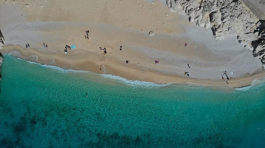 Kışın nerede denize girilir? Antalya’da deniz ve güneş keyfi! Türkiye’de kışın denize girilebilecek yerler