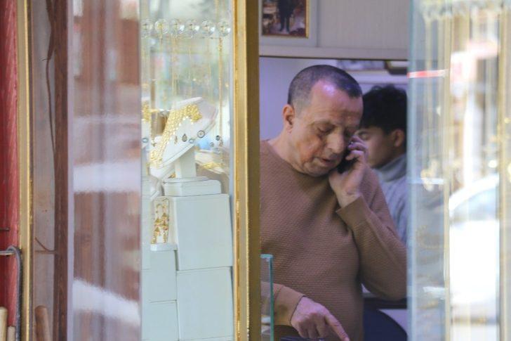 Küpe bozdurma bahanesiyle kuyumcuya girdiler, 80 bin lira değerinde 30’un üzerinde altın bilekliği çaldılar G2