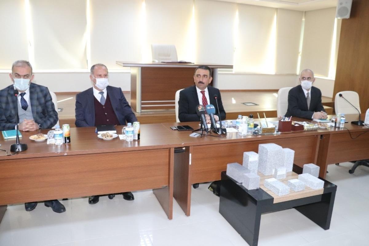 Siirt&rsquo;te G&uuml;res Caddesi yenileniyor