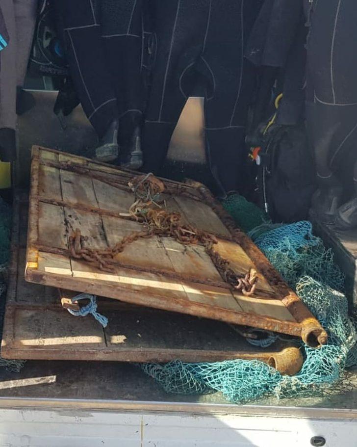 Denizde gizlenmiş 2 adet trol kapısı bulundu G2