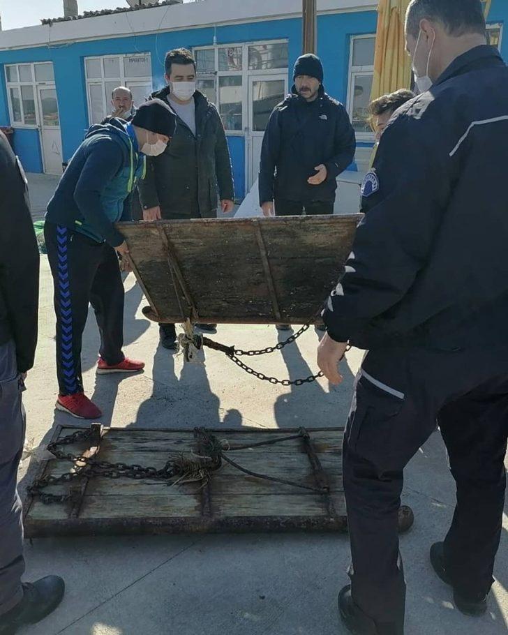 Denizde gizlenmiş 2 adet trol kapısı bulundu G4