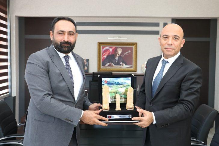 Başkan Yılmaz, Orhun Yazıtlarının minyatürünü hazırlattı G2