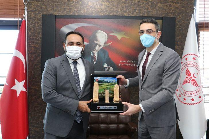 Başkan Yılmaz, Orhun Yazıtlarının minyatürünü hazırlattı G4