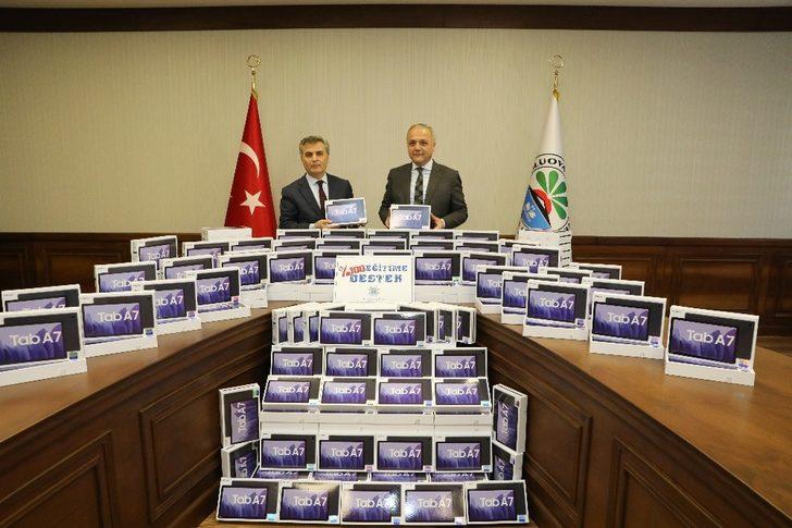 Eğitimci Başkandan ihtiyaç sahibi öğrencilere tablet desteği G2