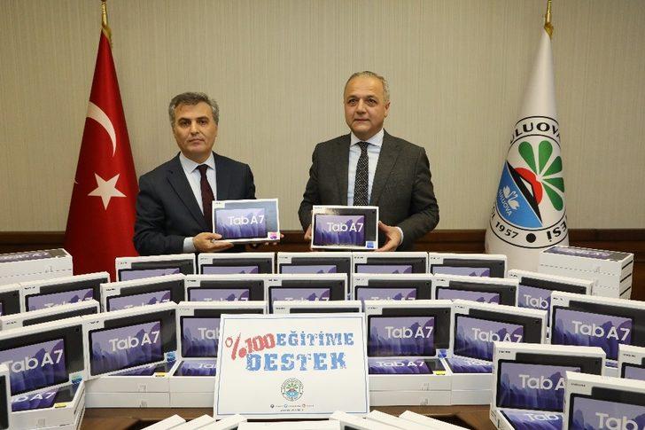 Eğitimci Başkandan ihtiyaç sahibi öğrencilere tablet desteği G3