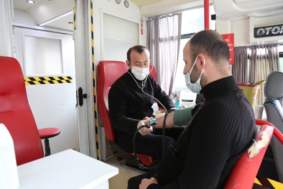 Serdivan&rsquo;dan kan bağış kampanyasına destek