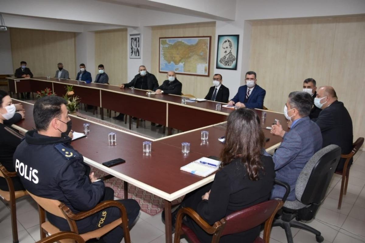 G&ouml;nen&rsquo;de korona vir&uuml;s tedbirleri toplantısı