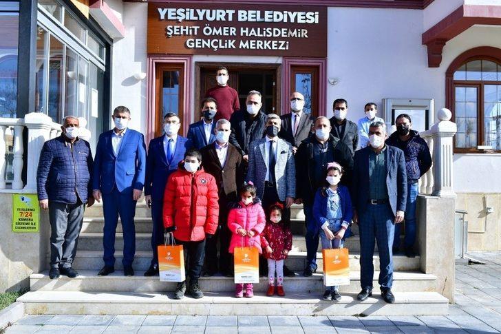 Yeşilyurt’ta tabletler törenle hediye edildi G3